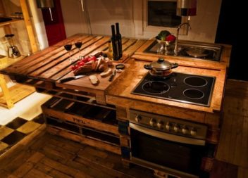 37 modi per utilizzare pallet e casse come mobili ed arredamento