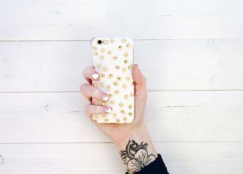 Custodie per telefono fatte a mano: idee ed i master-class