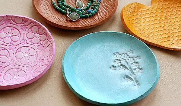 Idee su piatti e tazze in ceramica