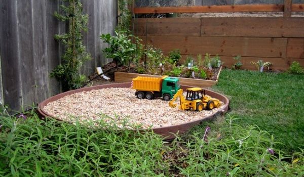 20 modi per fare divertire i bambini in giardino