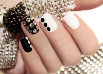 Decorazione unghie di strass: 20 idee incredibili