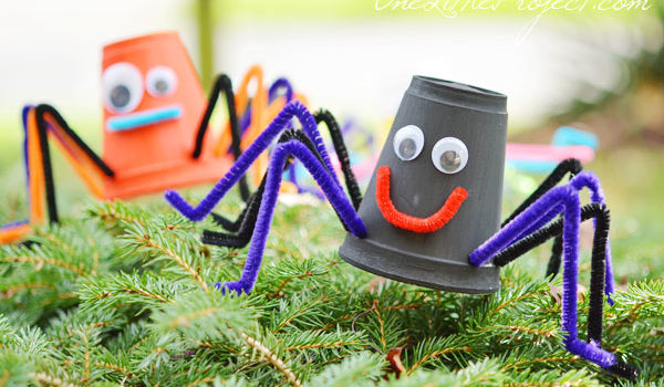 Bicchieri di plastica e carta: idee per la creatività dei bambini