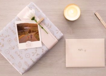 Come incartare il regalo per la festa della mamma: video master-class