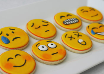 Emoji negli accessori e decorazioni: 16 idee