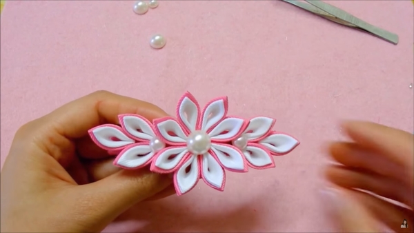 Spilla in stile kanzashi: video master-class