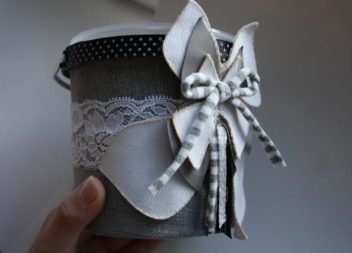 Cesto per piccole cose fatto di plastica: master-class