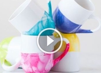 Coloriamo la tazza in acqua colorata: video-lezione