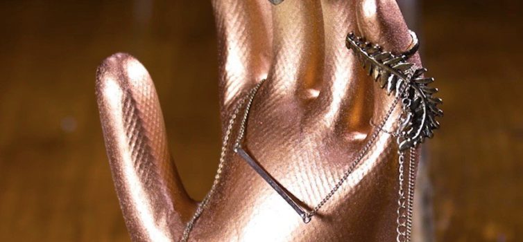 Portagioielli a forma di mano: foto-lezione