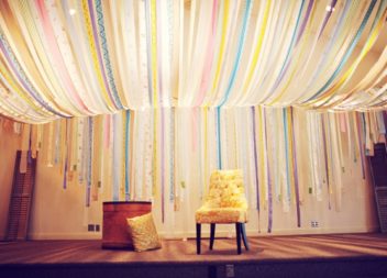 Decorazione soffitto: 21 idee per le feste e non solo