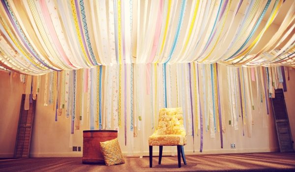 Decorazione soffitto: 21 idee per le feste e non solo