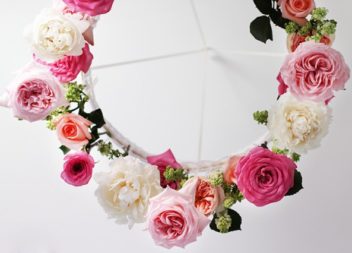 Lampadario con fiori: creazione fatta a mano