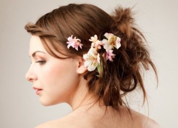 25 idee su fiori nei capelli