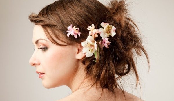25 idee su fiori nei capelli