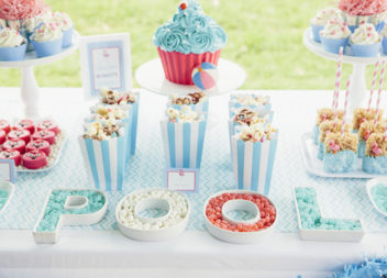 Compleanno per bambini in piscina: decorazione e dettagli