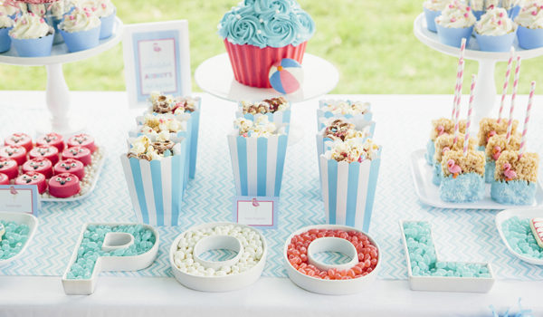 Compleanno per bambini in piscina: decorazione e dettagli