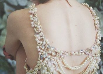 Ricamo di perle: idee per abiti da sera