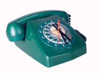 Trasformazione del vecchio telefono in un orologio