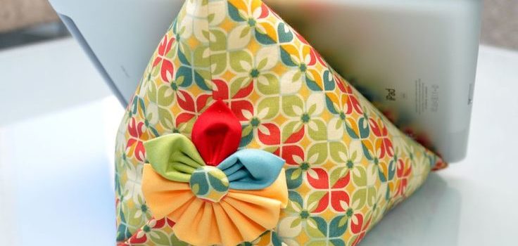Porta tablet a forma di cuscino