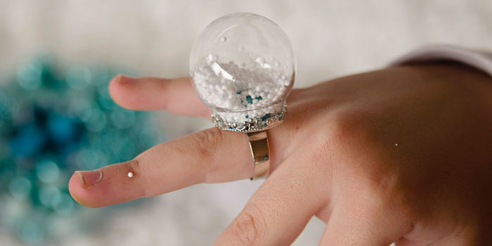 Anello-palla: favola invernale sulle dita
