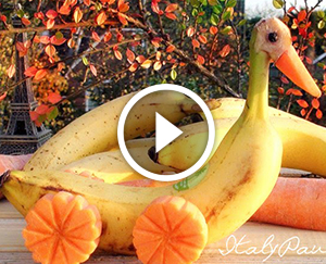 Tavolo festivo: decorazione con la banana