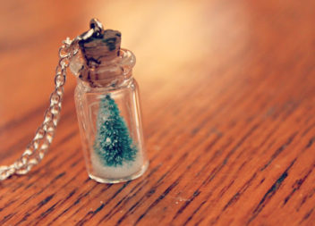 Albero di Natale nel vitro: decorazione affascinante