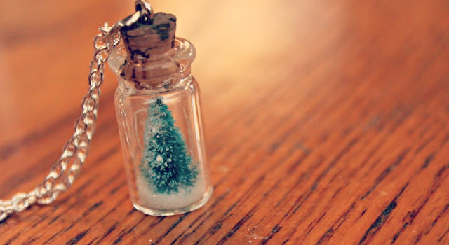 Albero di Natale nel vitro: decorazione affascinante