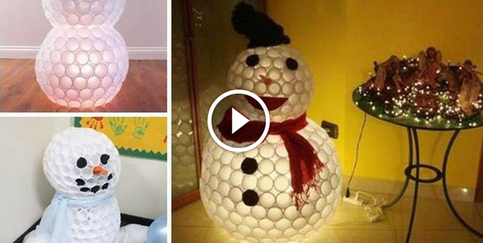 Pupazzo di neve da bicchieri di plastica: video-lezione