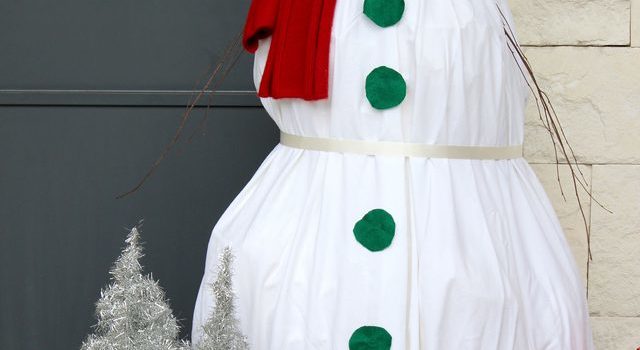 Lo scenario invernale: un gigante pupazzo di neve