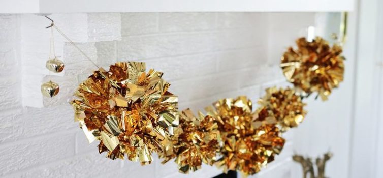 Ghirlanda festiva con carta alluminio