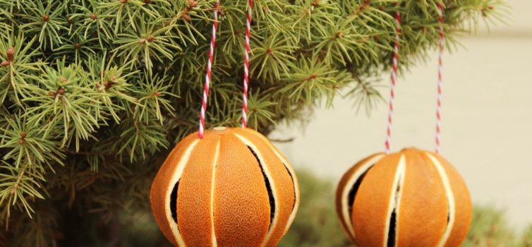 Decorazione dell'albero di Natale: mandarini essiccati