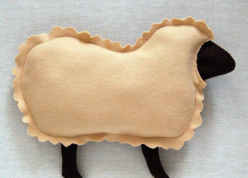 Cuscino a forma di agnello