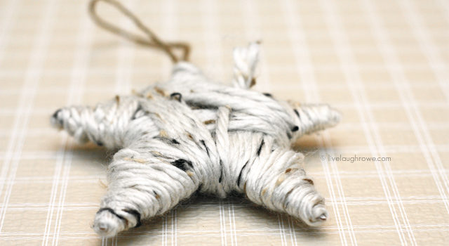 Decorazione per le feste: stella in vimini